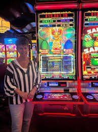 Người dùng Việt Nam chơi game nổ hũ trên điện thoại qua god88
